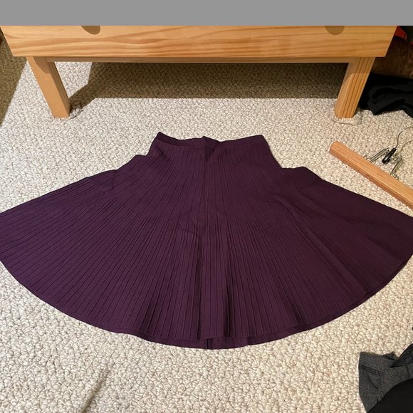 BCBG SKIRT - Picture 3 of 3